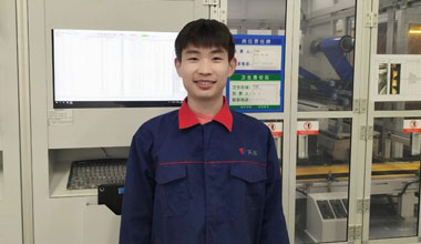 单宝鑫：坚持一直立异，，，，，争做bat365工匠